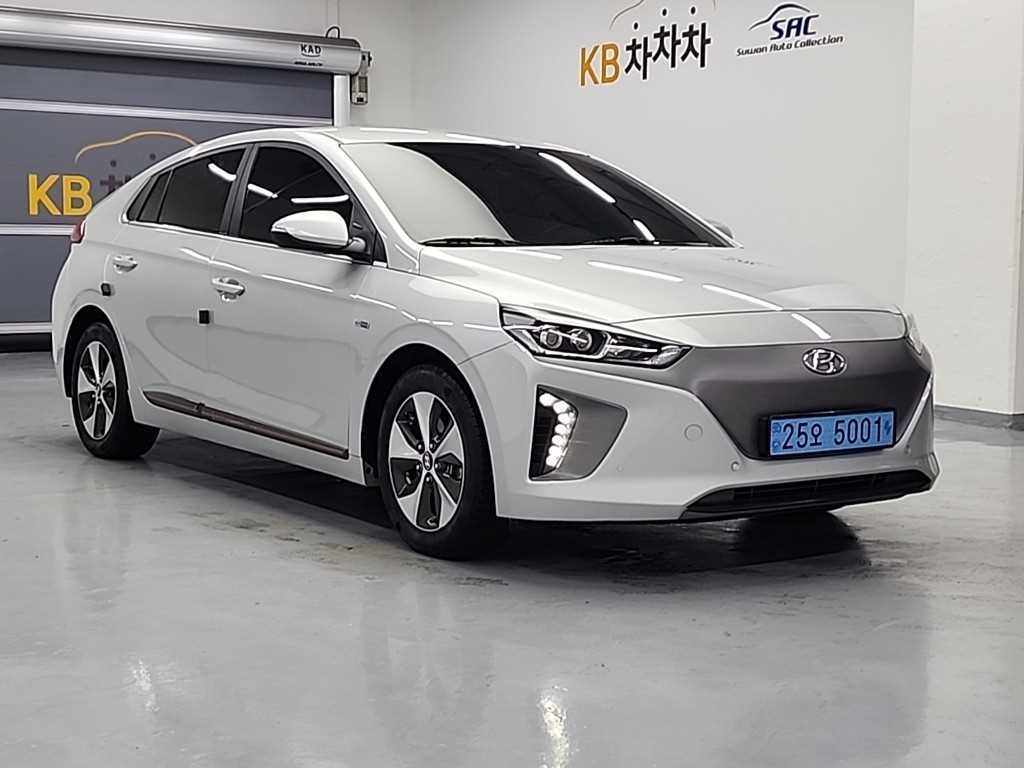 HYUNDAI Ioniq - Vista 5