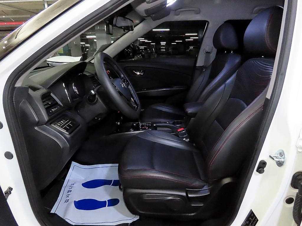 Ssangyong Tivoli - Vista 6