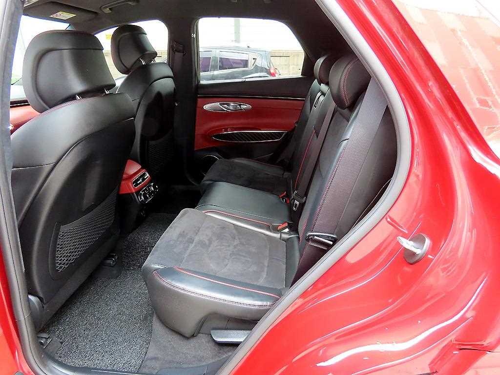 Genesis GV70 - Vista 6