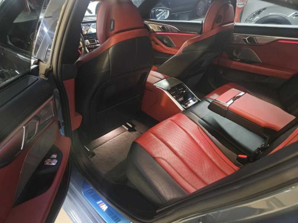 BMW 8 Series - Vista 5