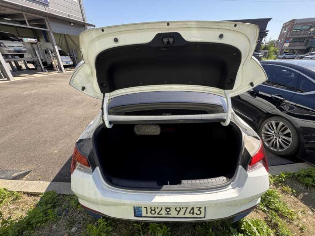 HYUNDAI Avante - Vista 5