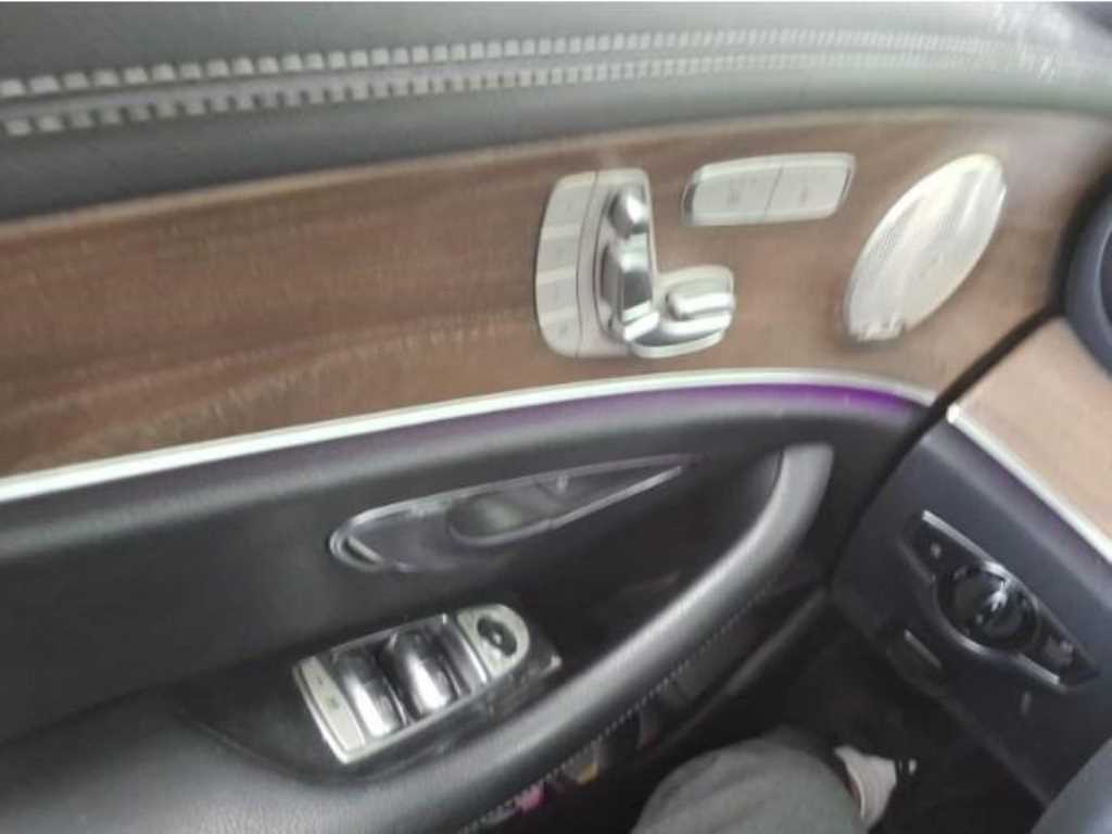 Mercedes Benz E class - Vista 3