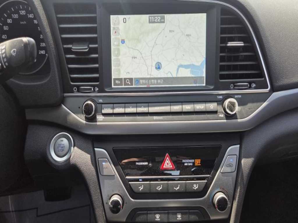 HYUNDAI Avante - Vista 10
