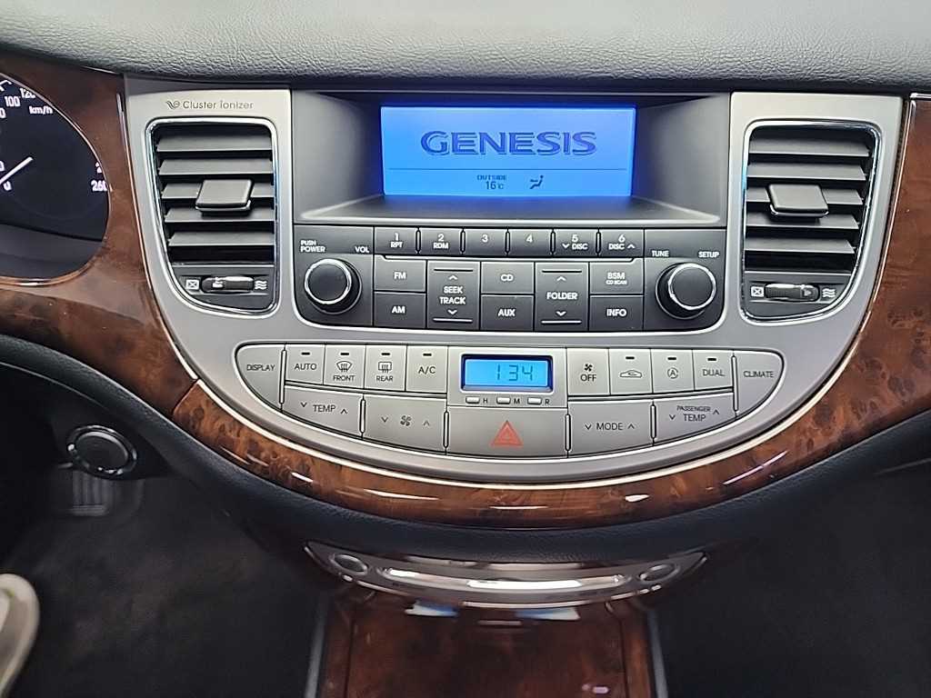 HYUNDAI Genesis - Vista 11