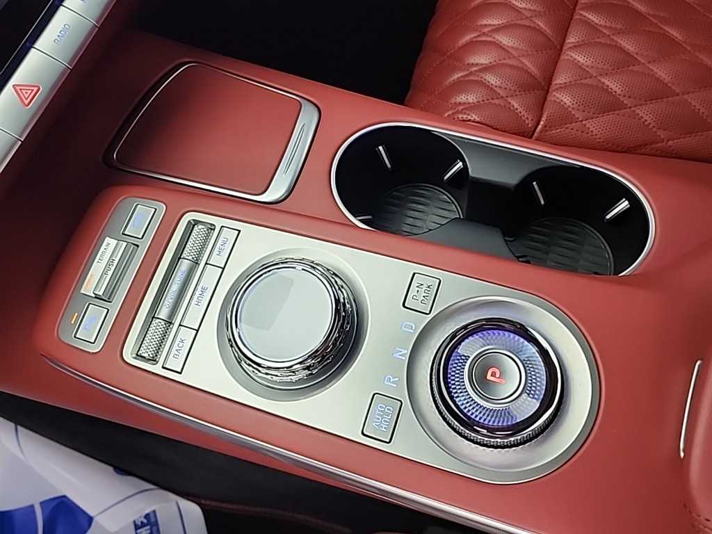 Genesis GV70 - Vista 8