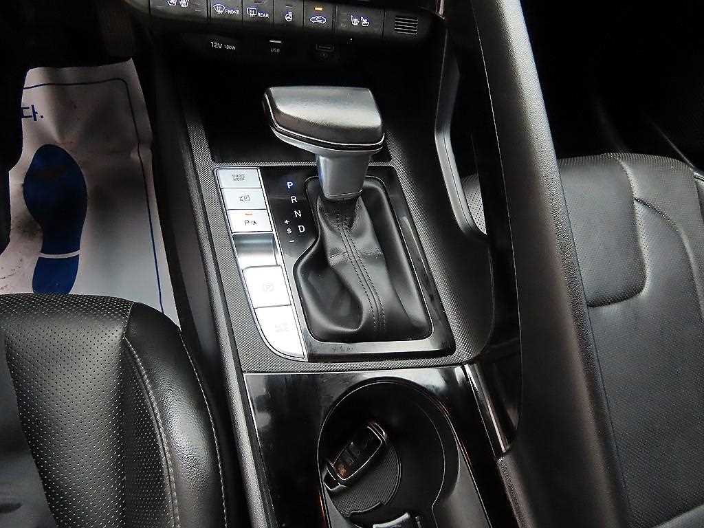 HYUNDAI Avante - Vista 10