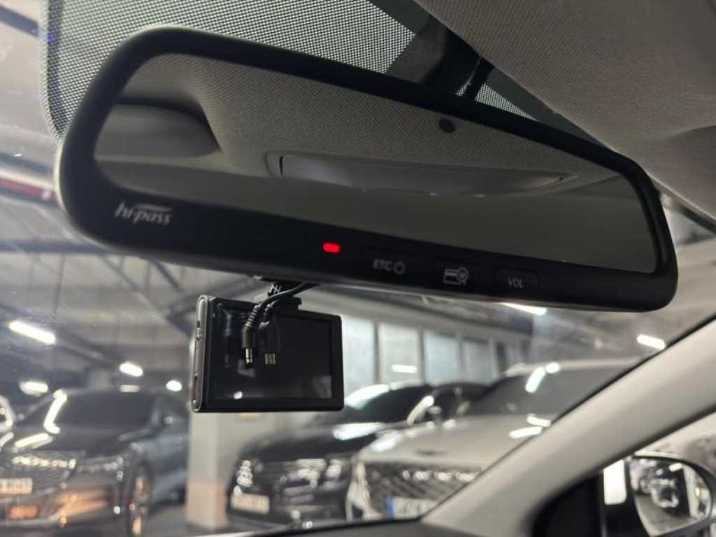 HYUNDAI Avante - Vista 10