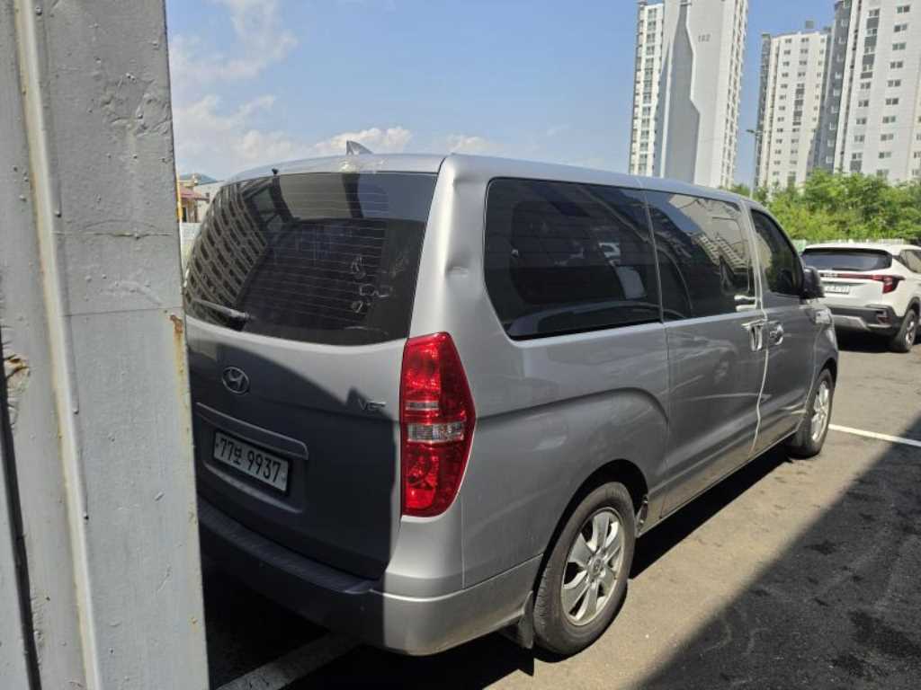 HYUNDAI Starex - Vista 2