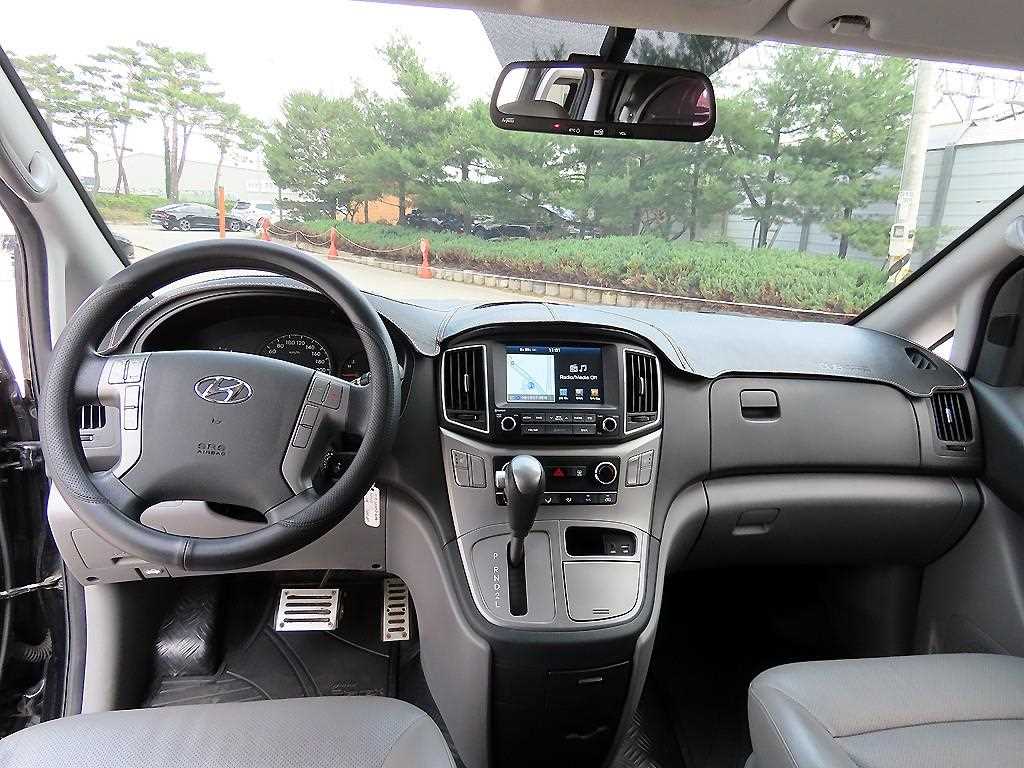 HYUNDAI Starex - Vista 7