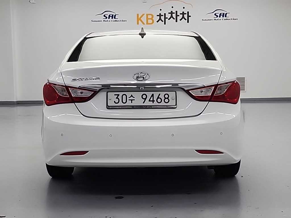 HYUNDAI Sonata - Vista 3