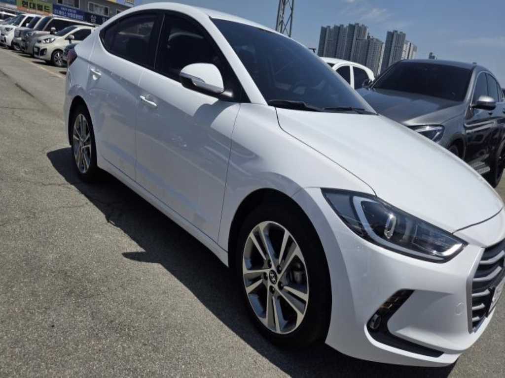 HYUNDAI Avante - Vista 4