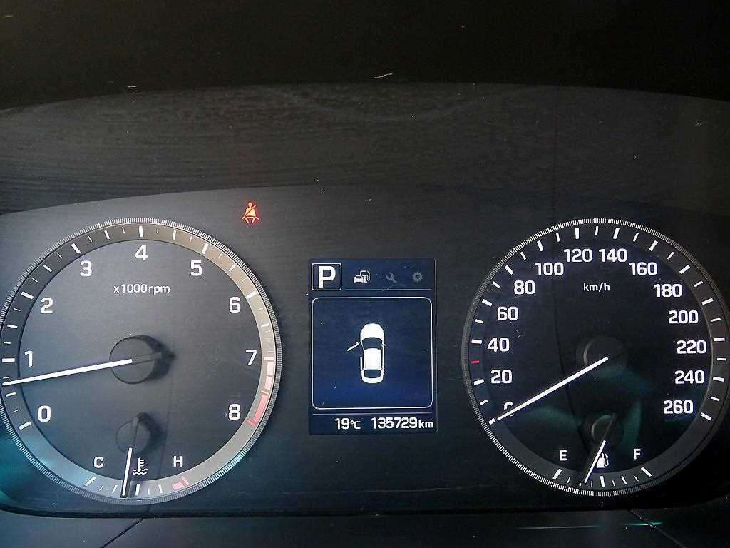 HYUNDAI Sonata - Vista 12