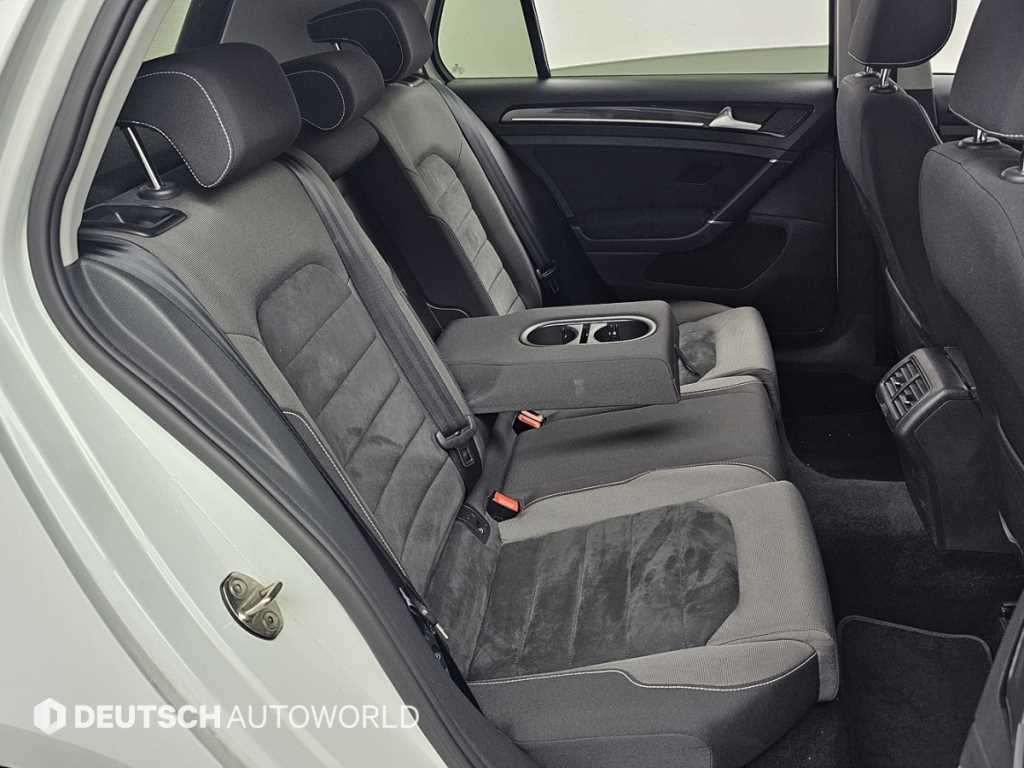Volkswagen Golf - Vista 12
