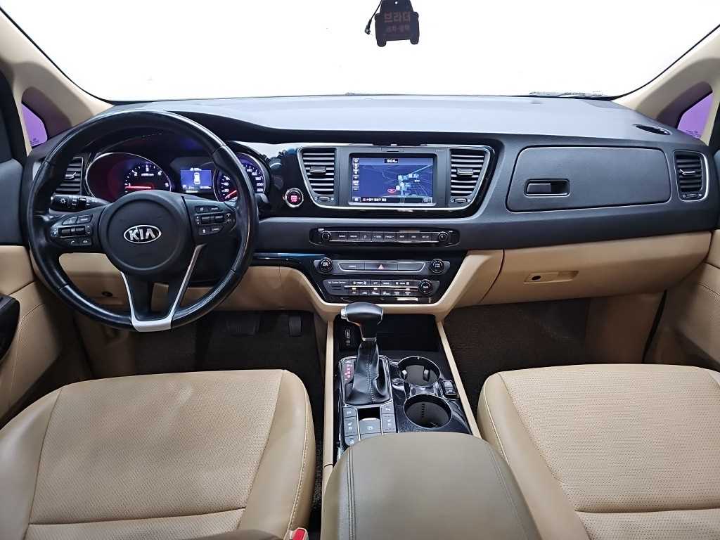KIA Carnival - Vista 7
