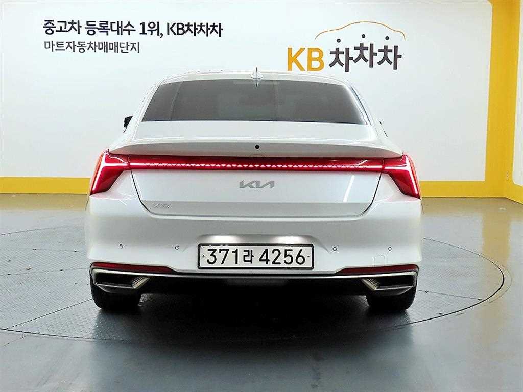 KIA K8 - Vista 3