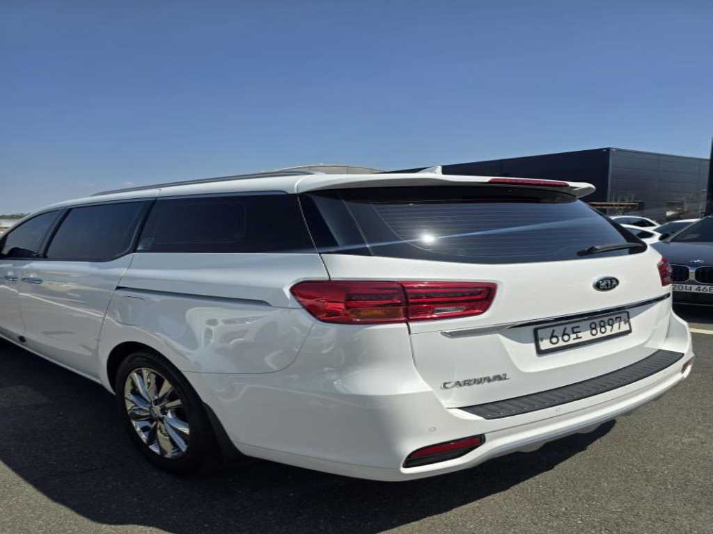KIA Carnival - Vista 6