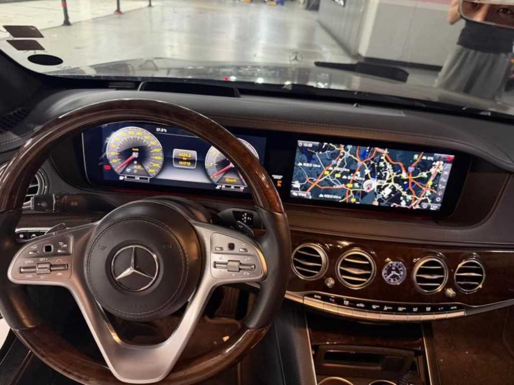 Mercedes Benz S Class - Vista 4