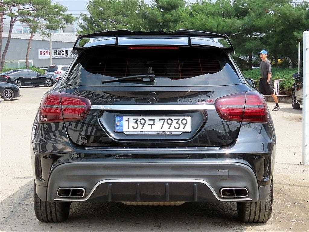 Mercedes Benz GLA Class - Vista 4