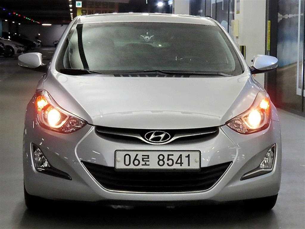 HYUNDAI Avante - Vista 2