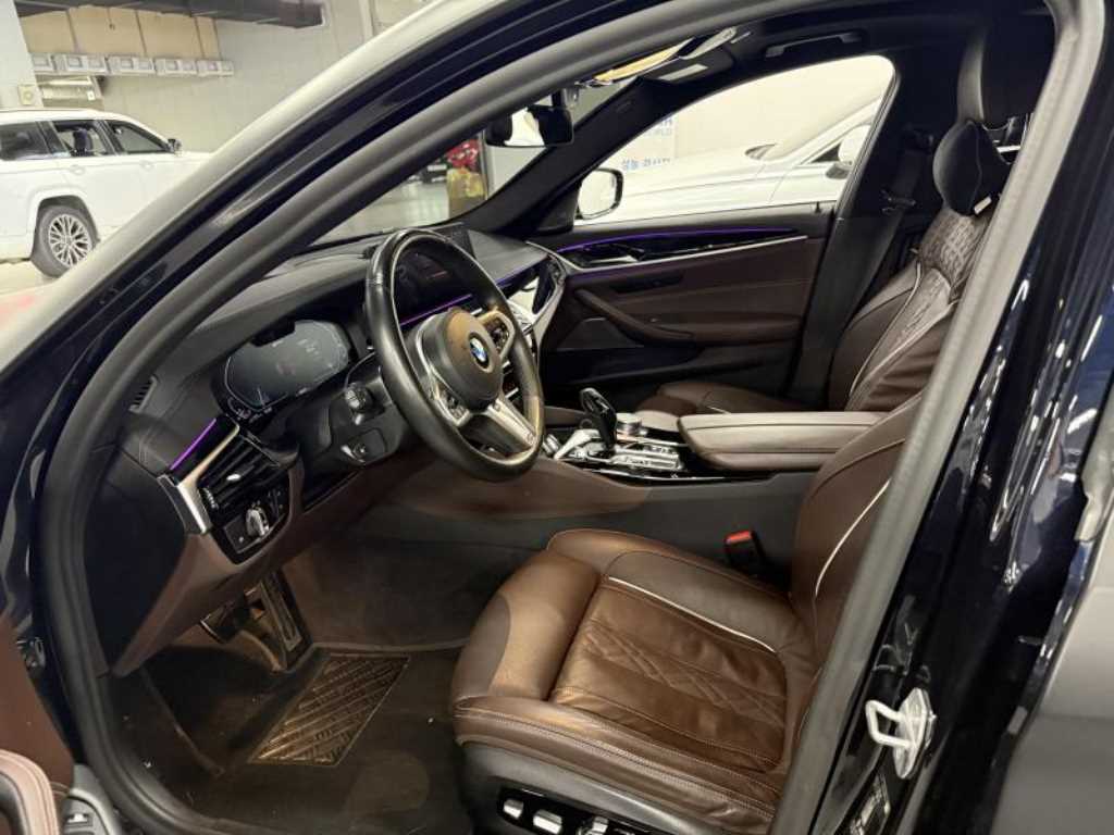 BMW 5 Series - Vista 5