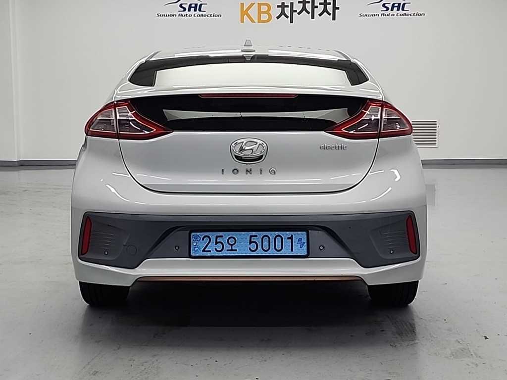 HYUNDAI Ioniq - Vista 4