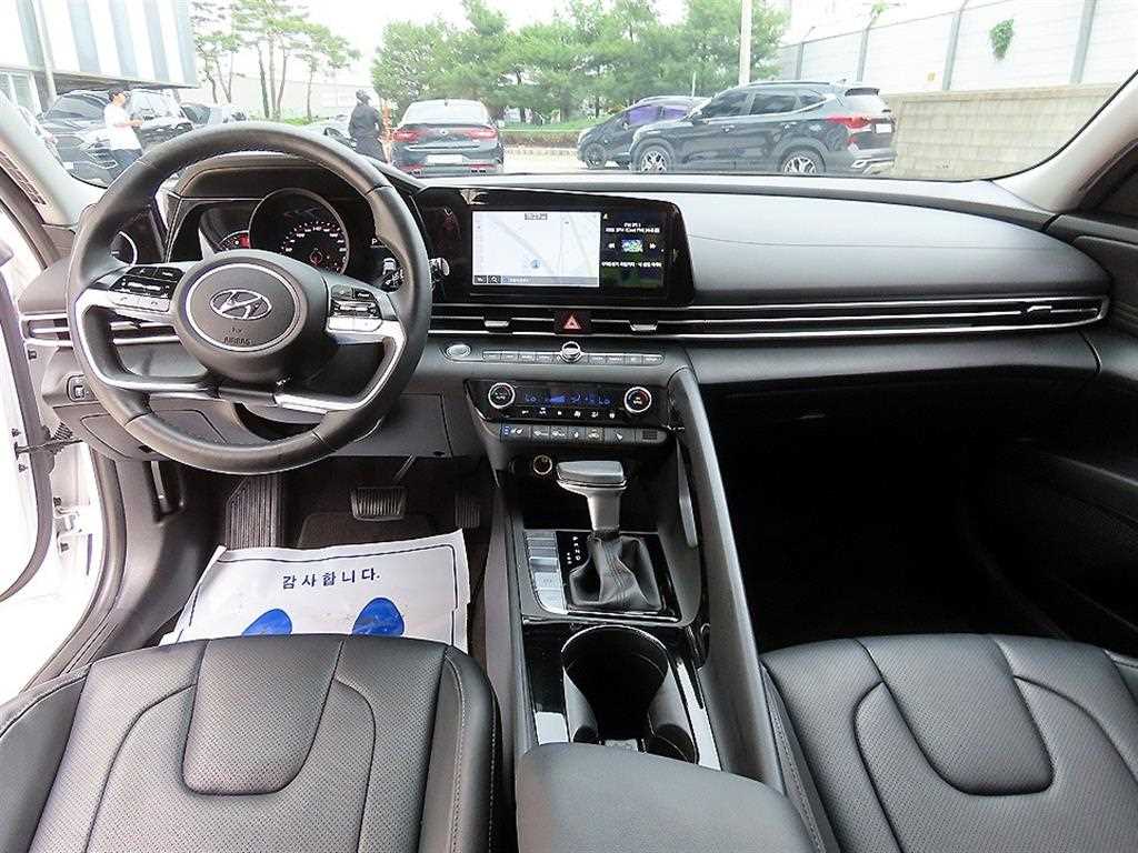 HYUNDAI Avante - Vista 7