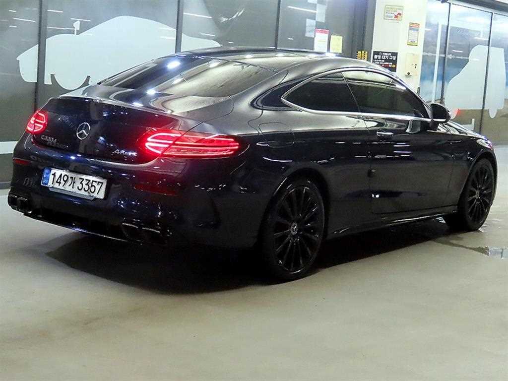 Mercedes Benz C Class - Vista 4