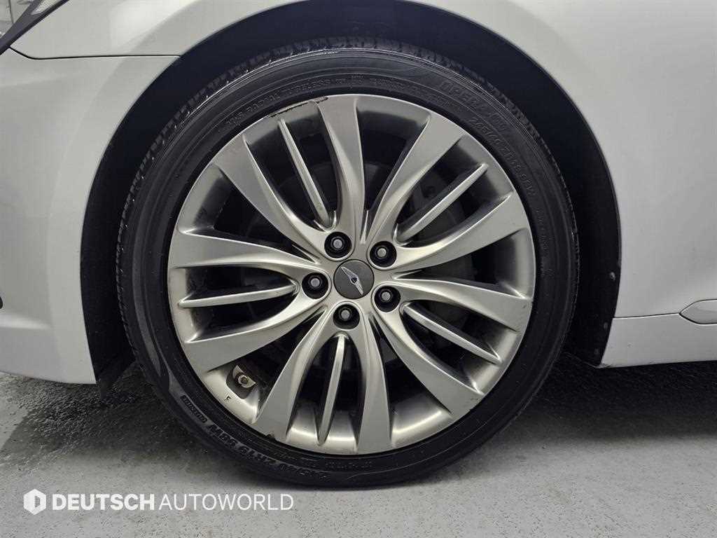 HYUNDAI Genesis - Vista 5