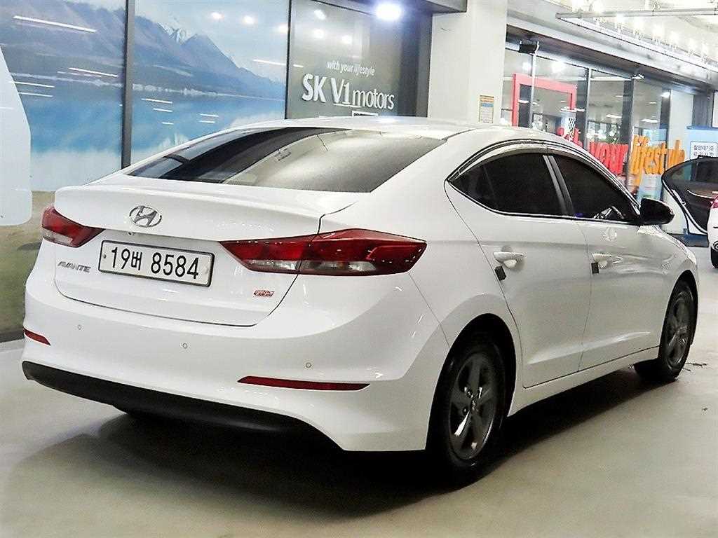 HYUNDAI Avante - Vista 4