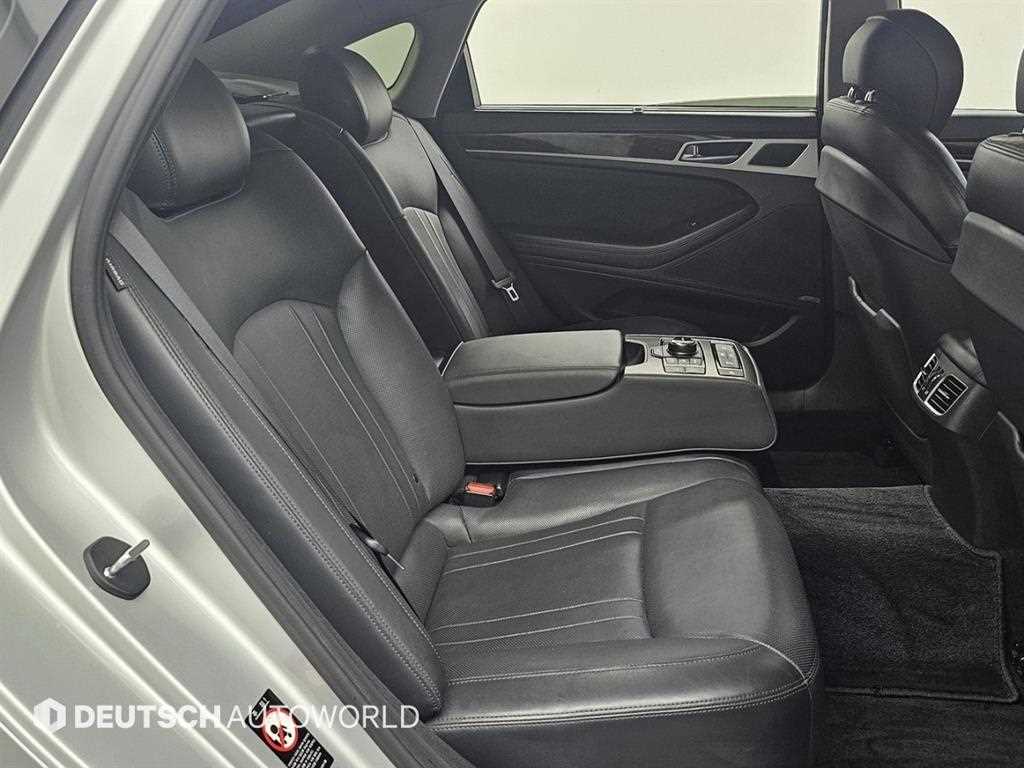 HYUNDAI Genesis - Vista 12