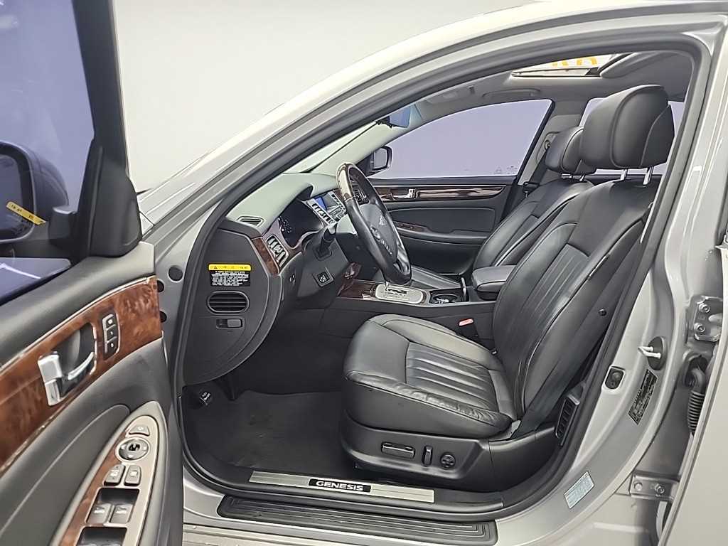 HYUNDAI Genesis - Vista 12