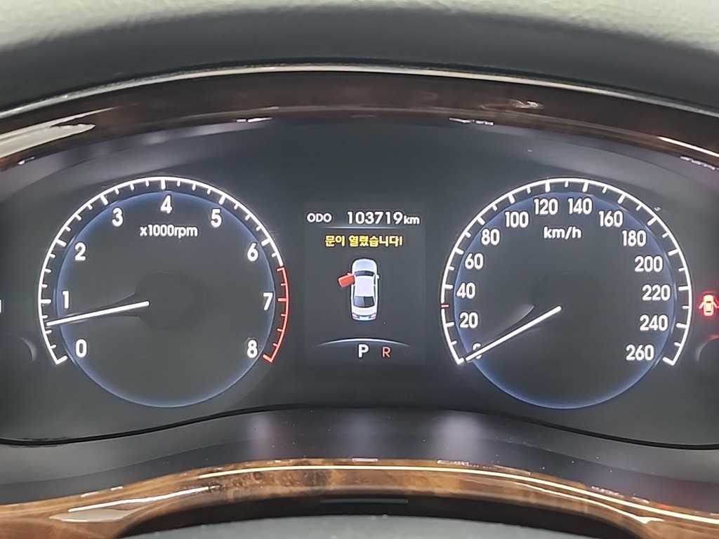 HYUNDAI Genesis - Vista 7