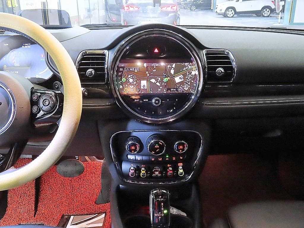 Mini Clubman - Vista 11