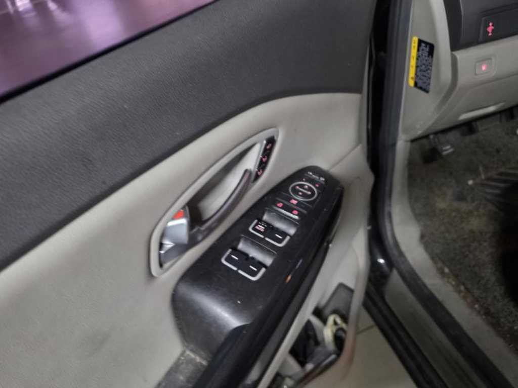 KIA Carnival - Vista 4