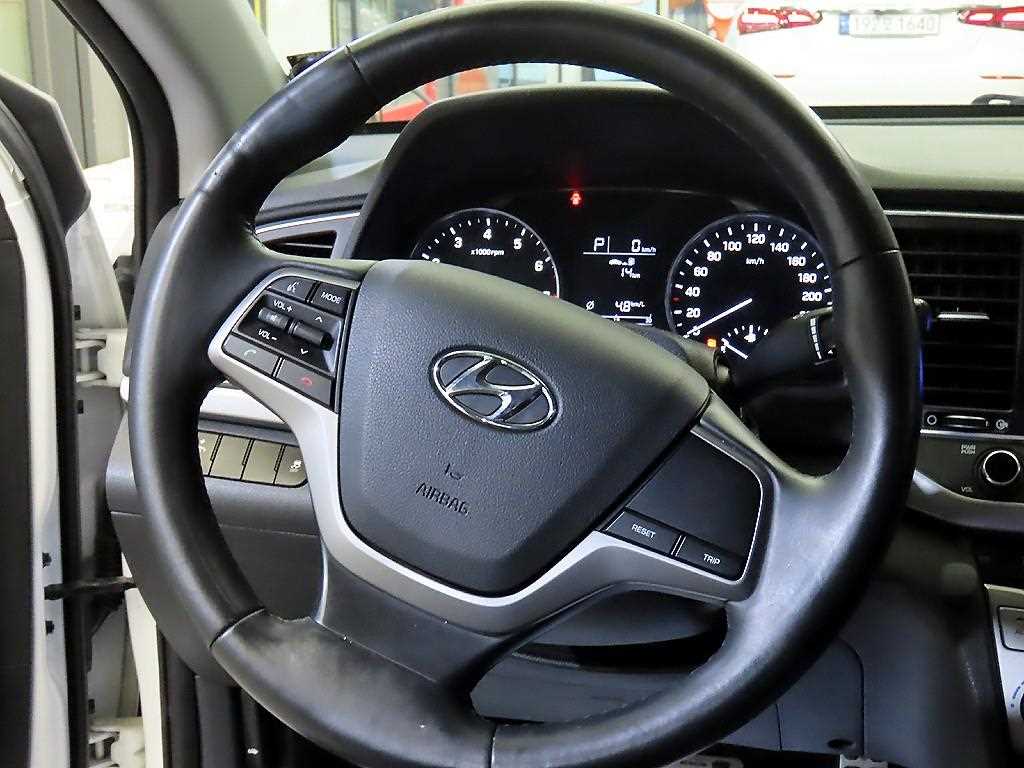 HYUNDAI Avante - Vista 8