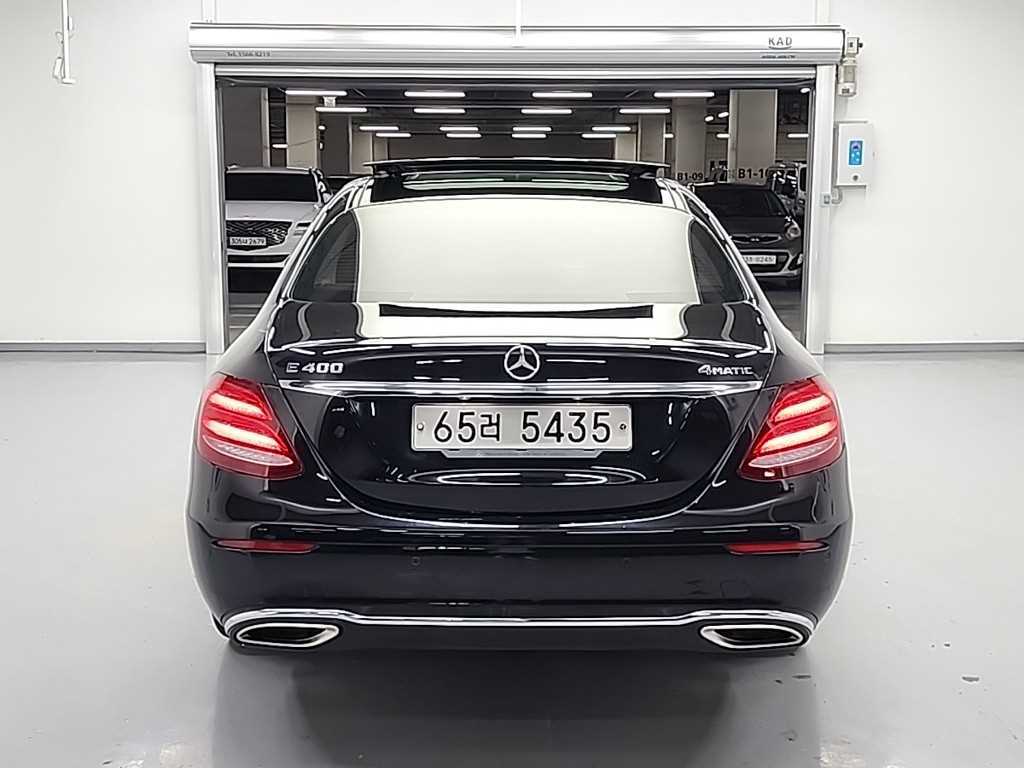 Mercedes Benz E class - Vista 4