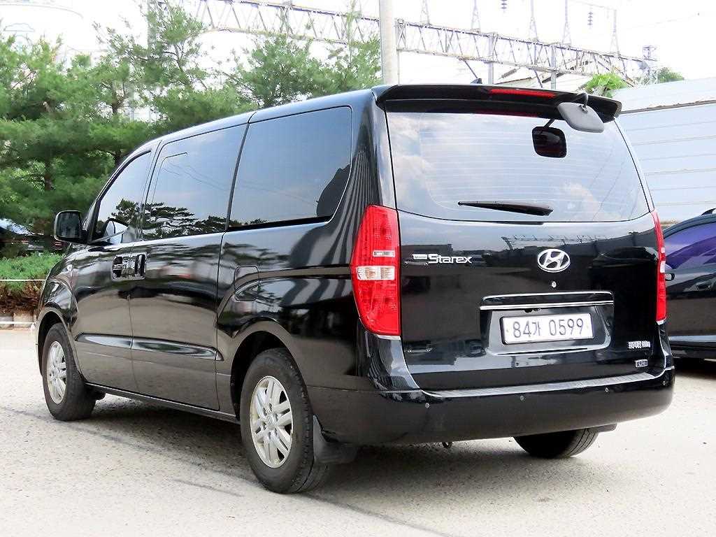 HYUNDAI Starex - Vista 3