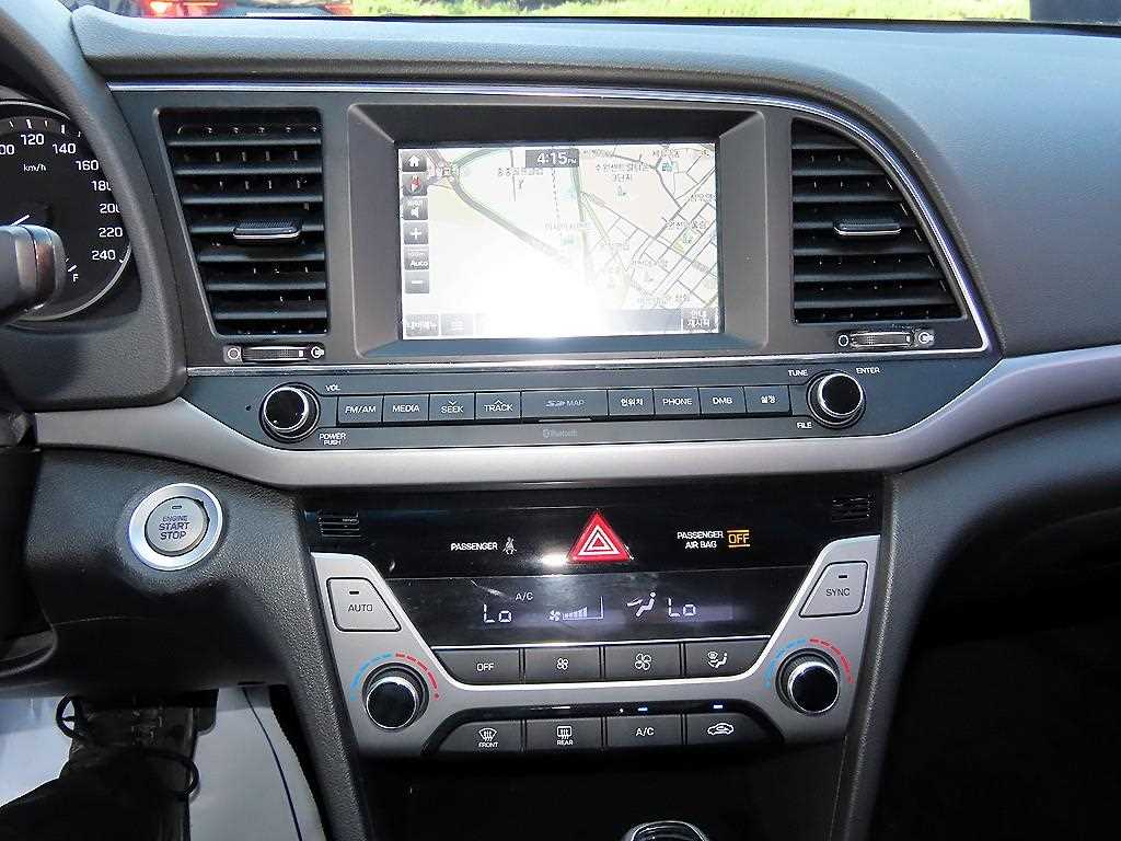 HYUNDAI Avante 2017 Blanco - Importación desde Corea - HF Imports Iquique - Foto 13