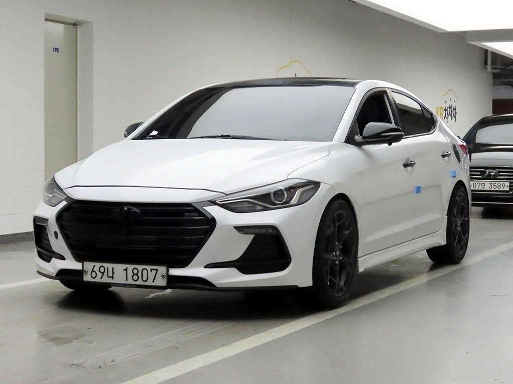 HYUNDAI Avante - Vista 2