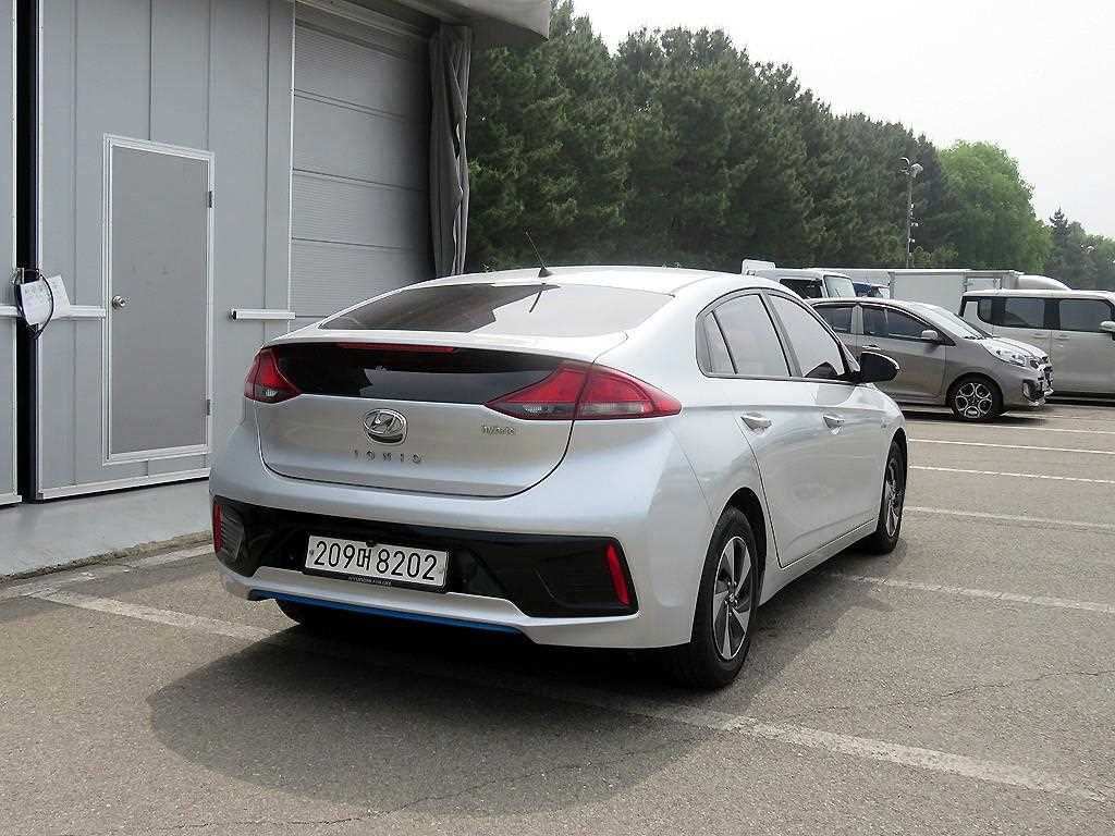 HYUNDAI Ioniq - Vista 4