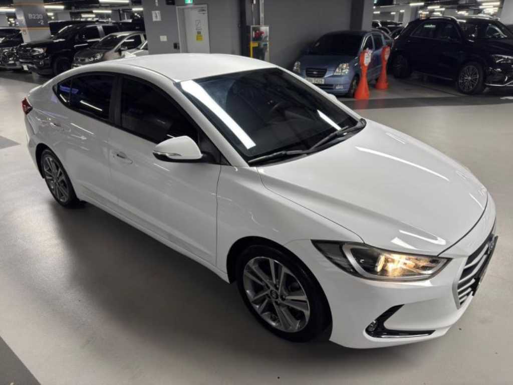 HYUNDAI Avante - Vista 6