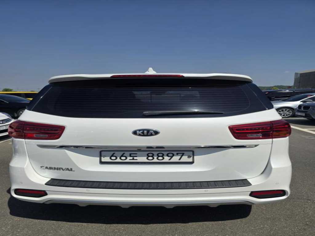 KIA Carnival - Vista 5