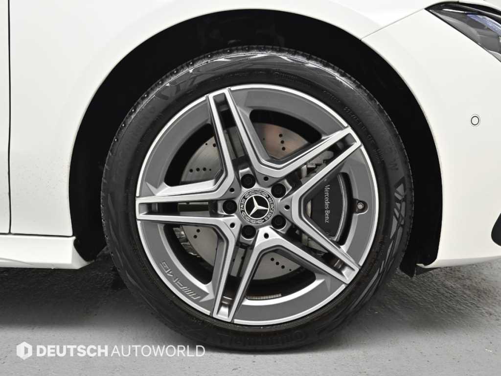 Mercedes Benz GLA Class - Vista 5