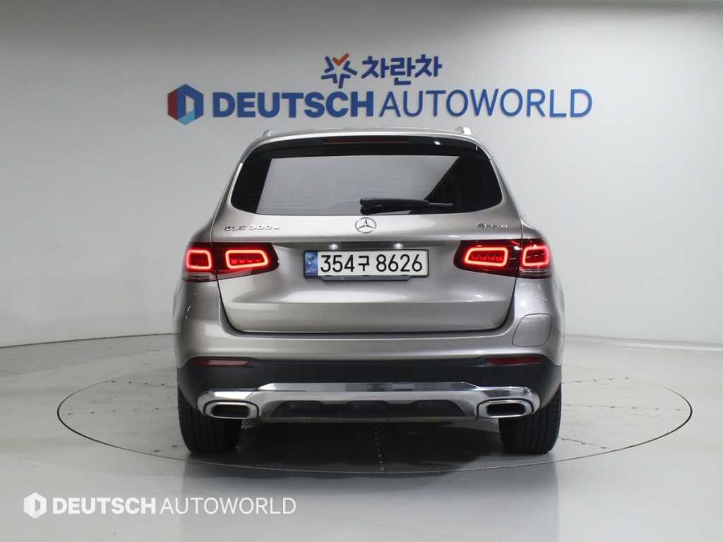 Mercedes Benz GLC Class - Vista 4