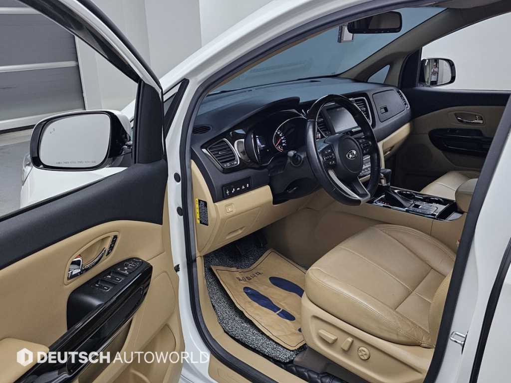 KIA Carnival - Vista 11