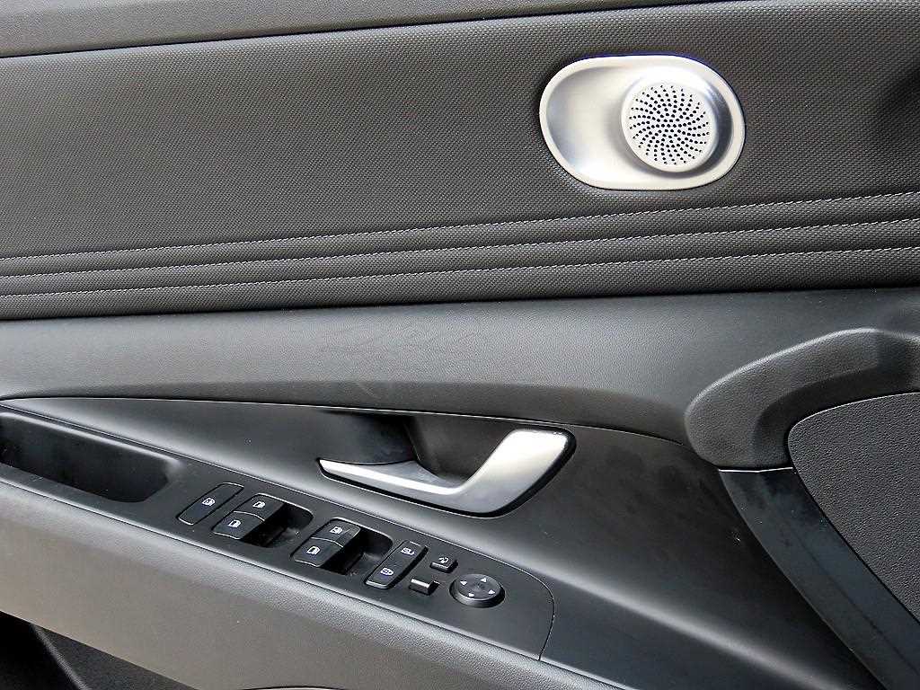 HYUNDAI Avante - Vista 11