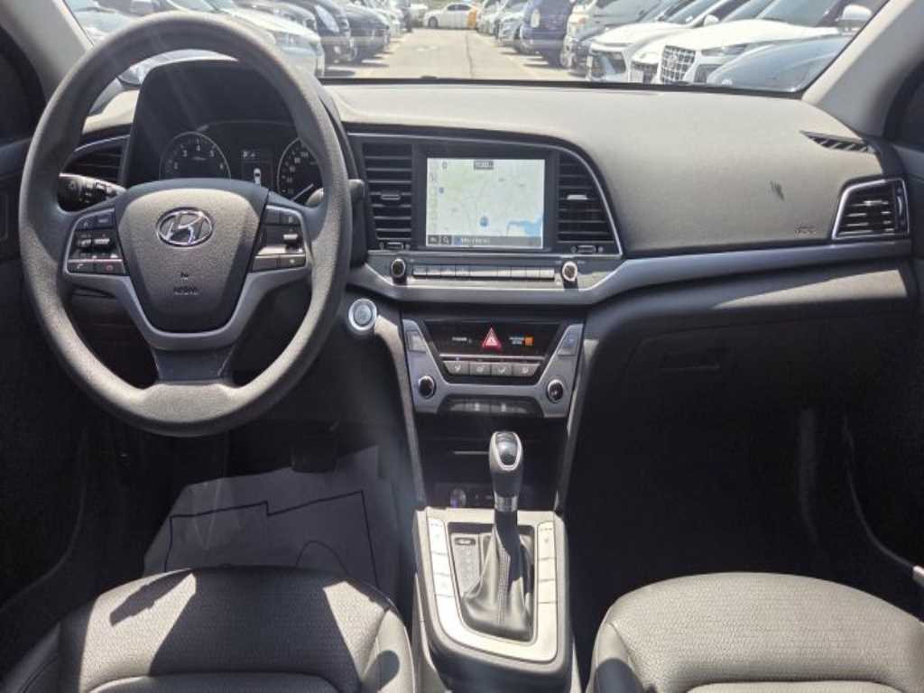 HYUNDAI Avante - Vista 5