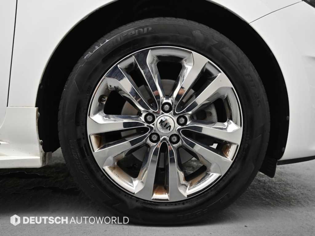 KIA Carnival - Vista 5