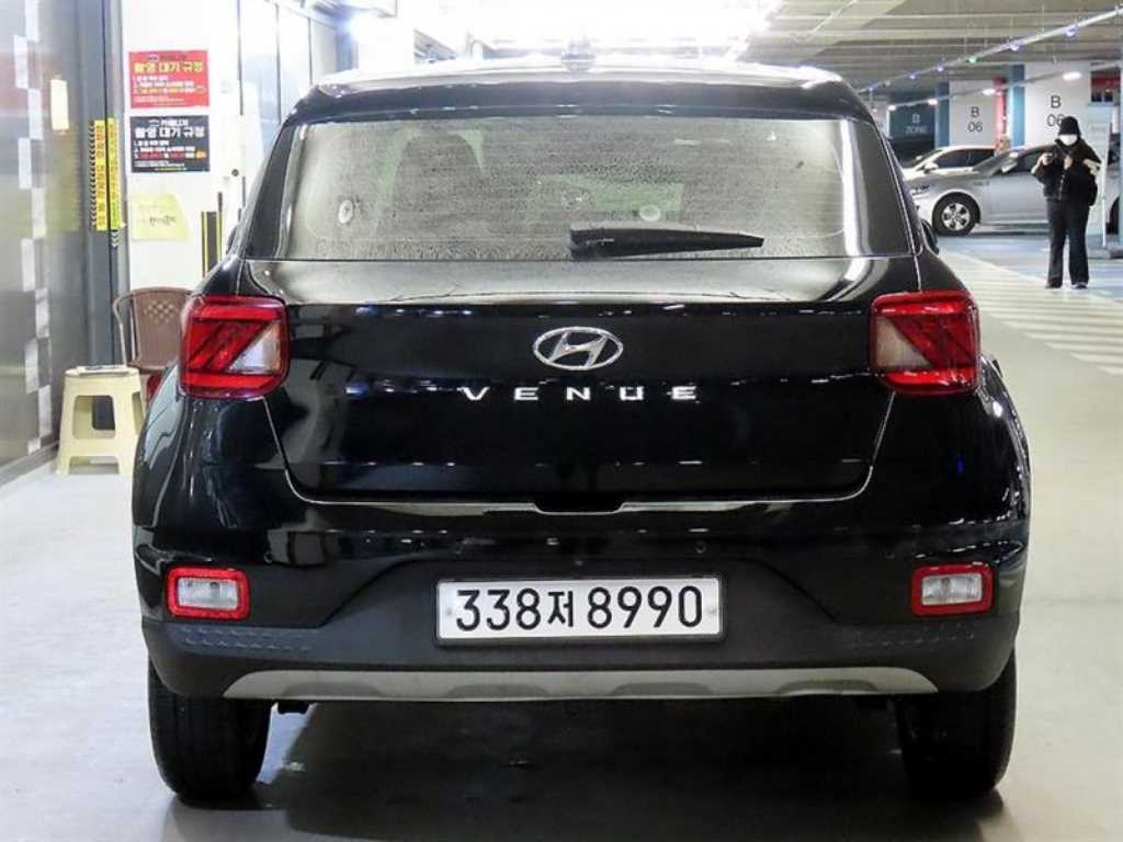 HYUNDAI Venue - Vista 5