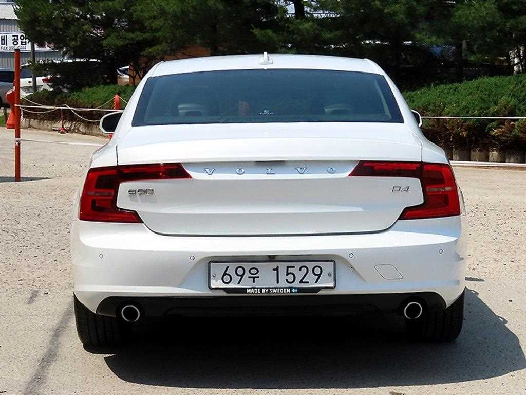 Volvo S90 - Vista 4